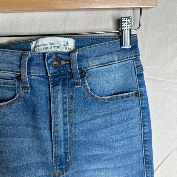 Abercrombie & Fitch Ultra High Rise Blue Denim Jeans‎ - Picture 3 of 8